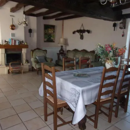 Ravissante Fermette Renovee Avec Jardin Clos, Cheminee Et Wifi - Animaux Acceptes - Fr-1-489-83 Holiday home Verneix