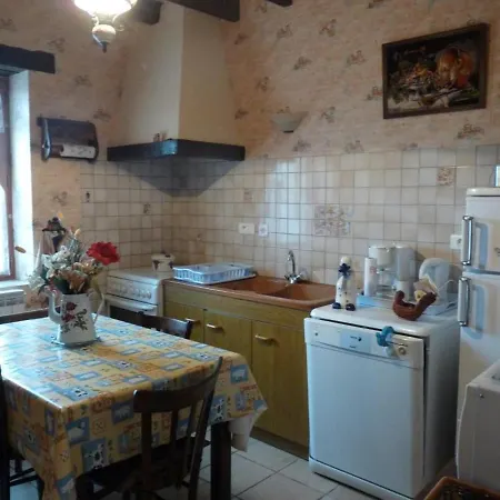 Hébergement de vacances Fermette Rénovée, Animaux Acceptés, Internet, Montluçon Proche - Fr-1-489-83 *